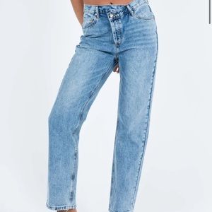 Princes Polly HOLLY ASYMMETRIC STRAIGHT LEG JEAN LIGHT WASH